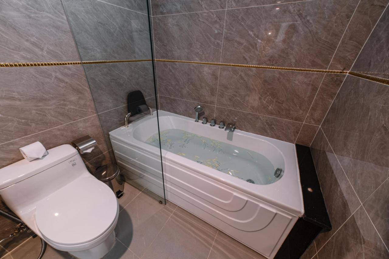 Saigon Hanoi Central Hotel Хошимин Екстериор снимка